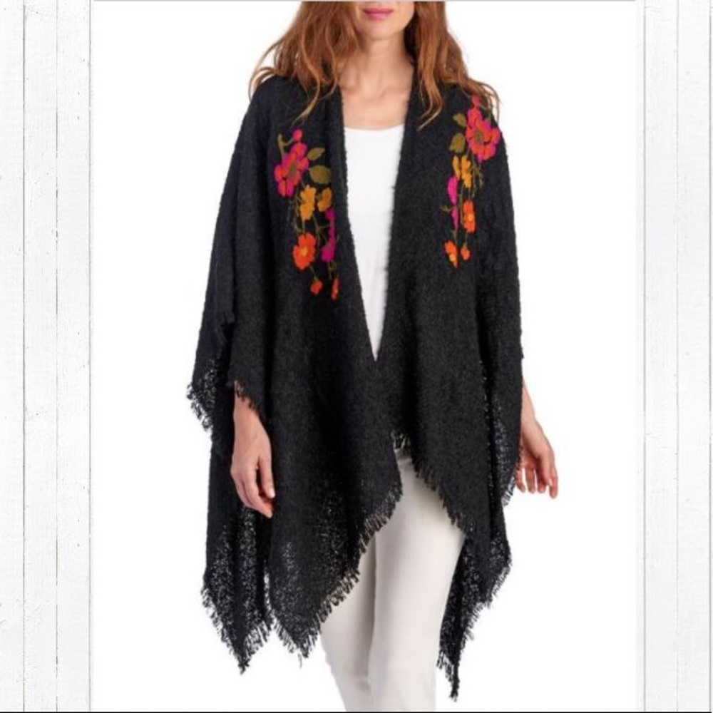 NWT  ACCESSORY STREET
Embroidered Boucle Knit Wrap